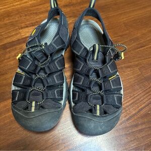 KEEN Men's Newport H2 Closed Toe Black Water Sandal Men's Size 9